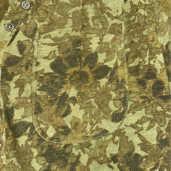 Pilcro Anthropologie Green Floral Puff Sleeve Top Women’s Camo Button-up Blouse - Picture 10 of 11